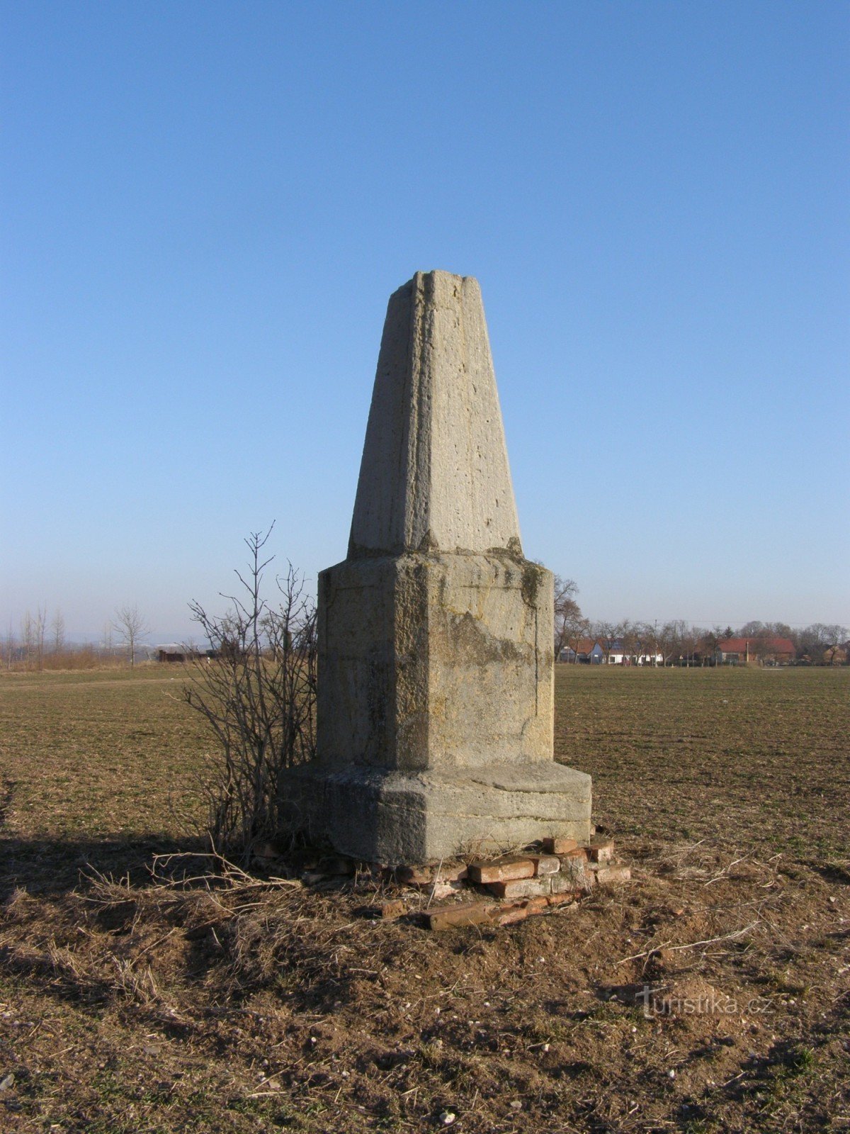 Point de triangulation militaire de 1862 à 98 près de Vlkov