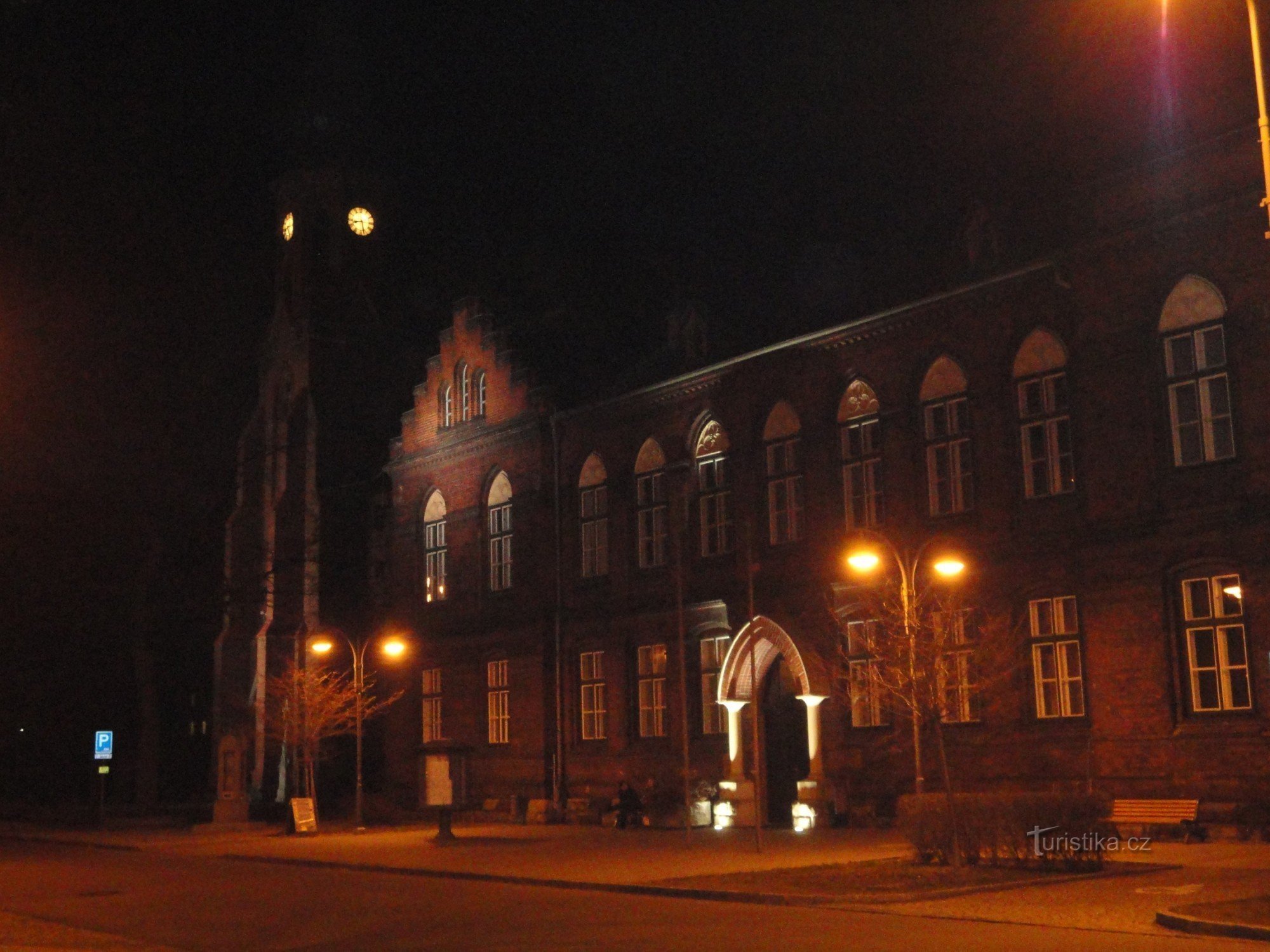 Edificio del municipio di Bohumín (edificio monumentale) con chiesa