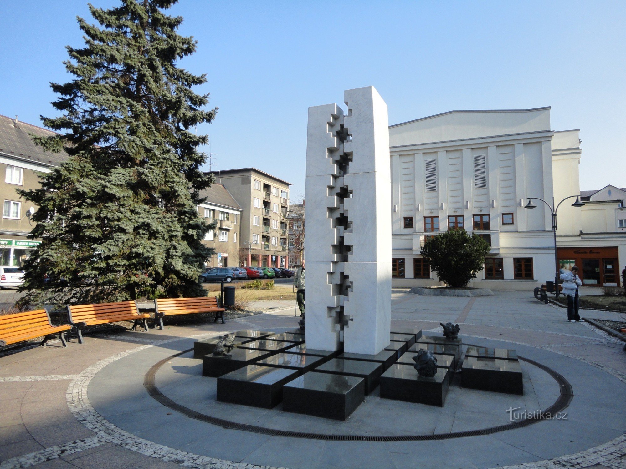 Bohumín náměstí T.G.Masaryka, v pozadí kino