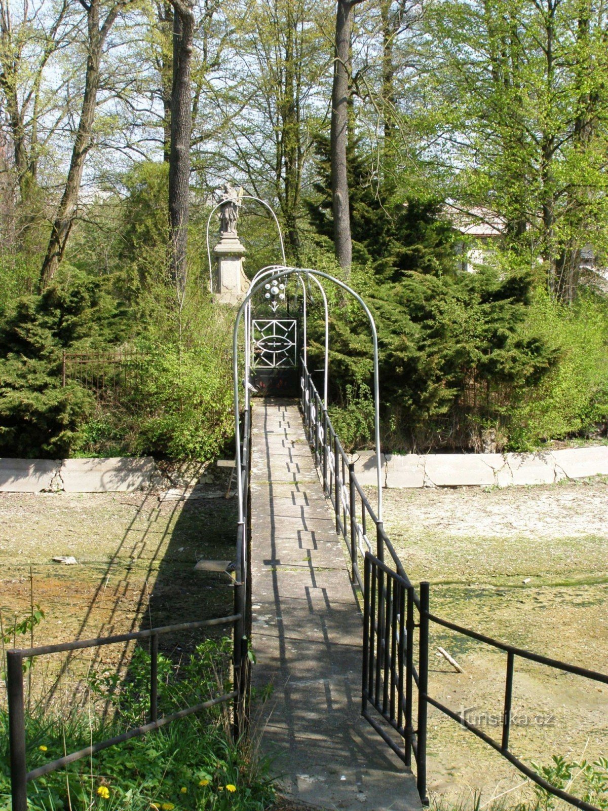 Bohuslavice nad Metují - former fortress