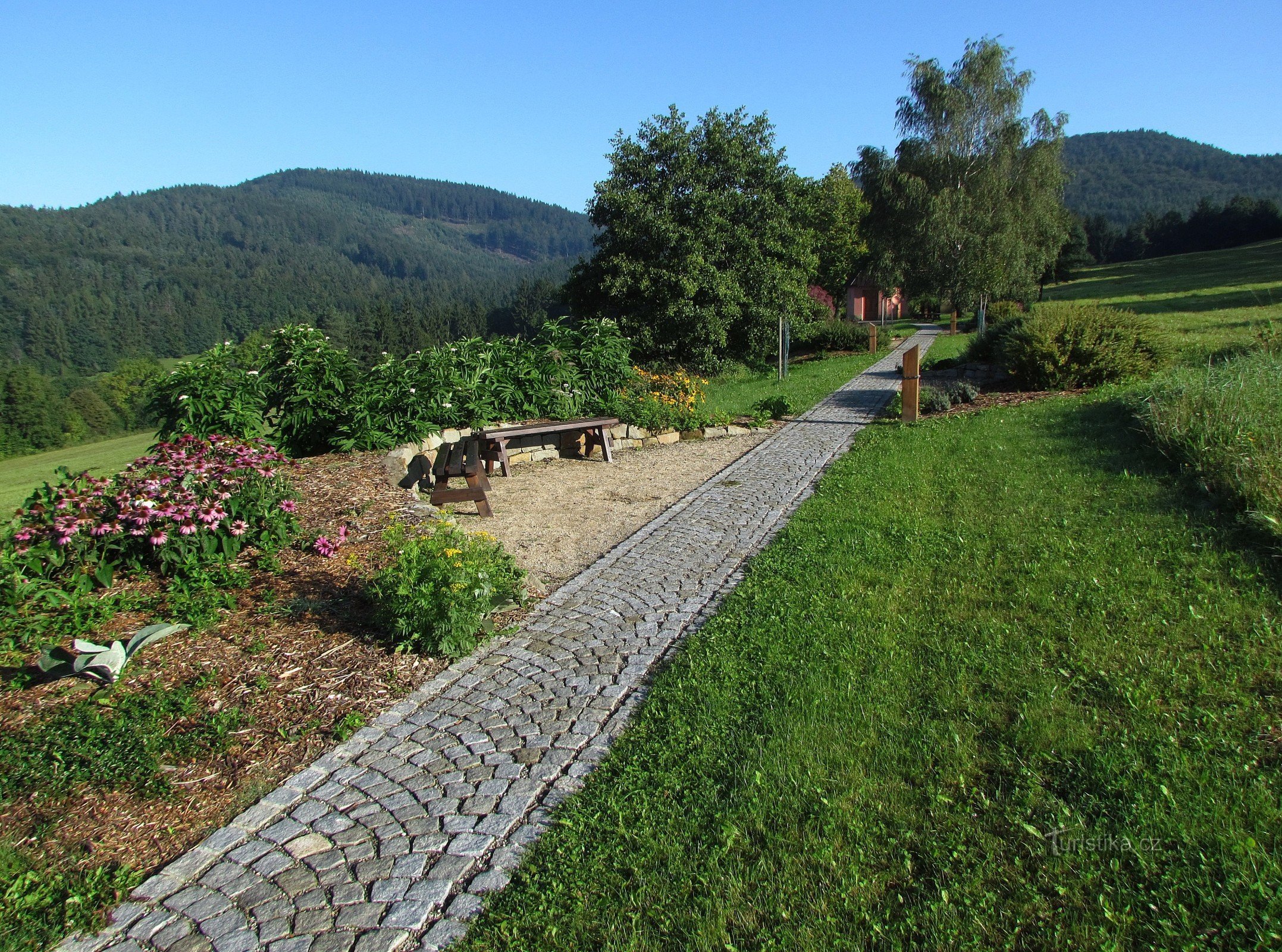 Bojatín - O caminho da saúde e a velha cruz