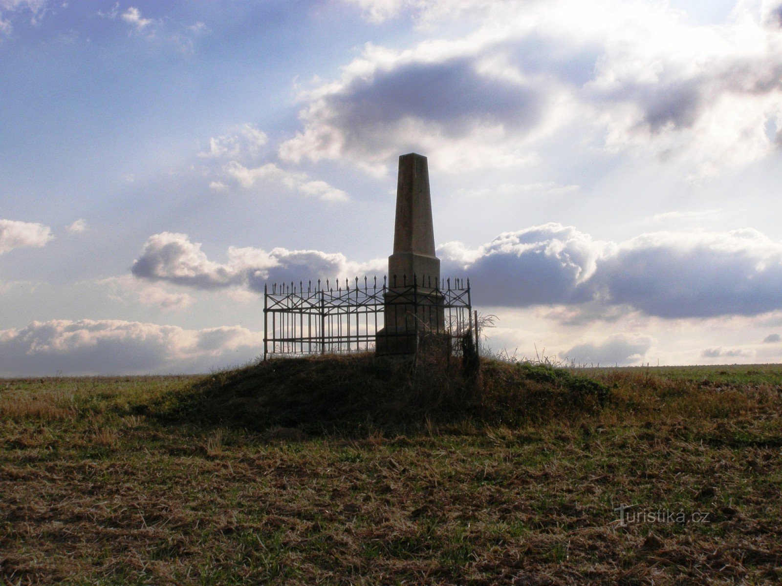 Campo di battaglia a Chlum - monumenti all'incrocio delle strade per Nedělišť