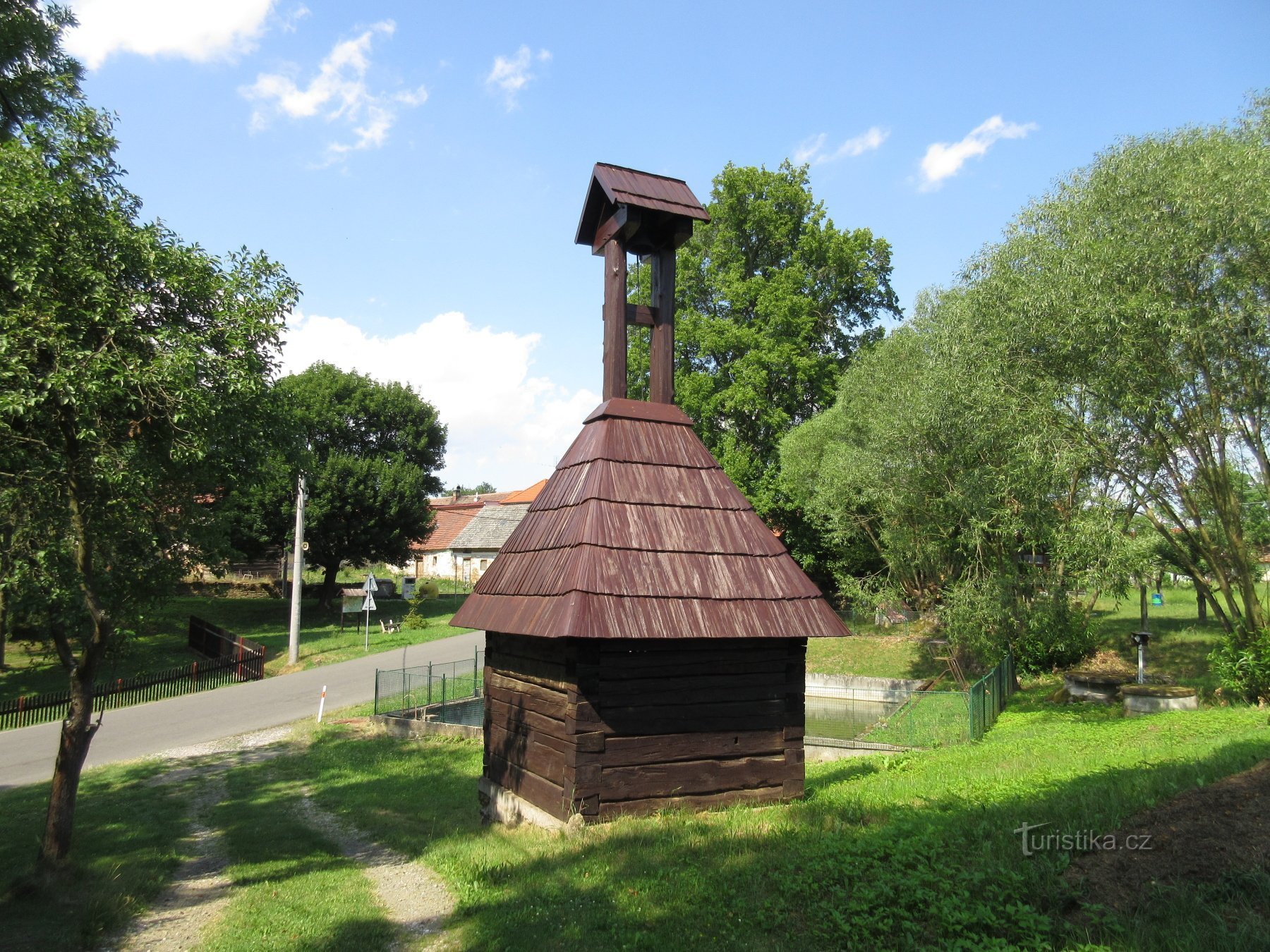 Borek - Kozojedy (Pilsen-Nord) und die dortigen Holzhäuser