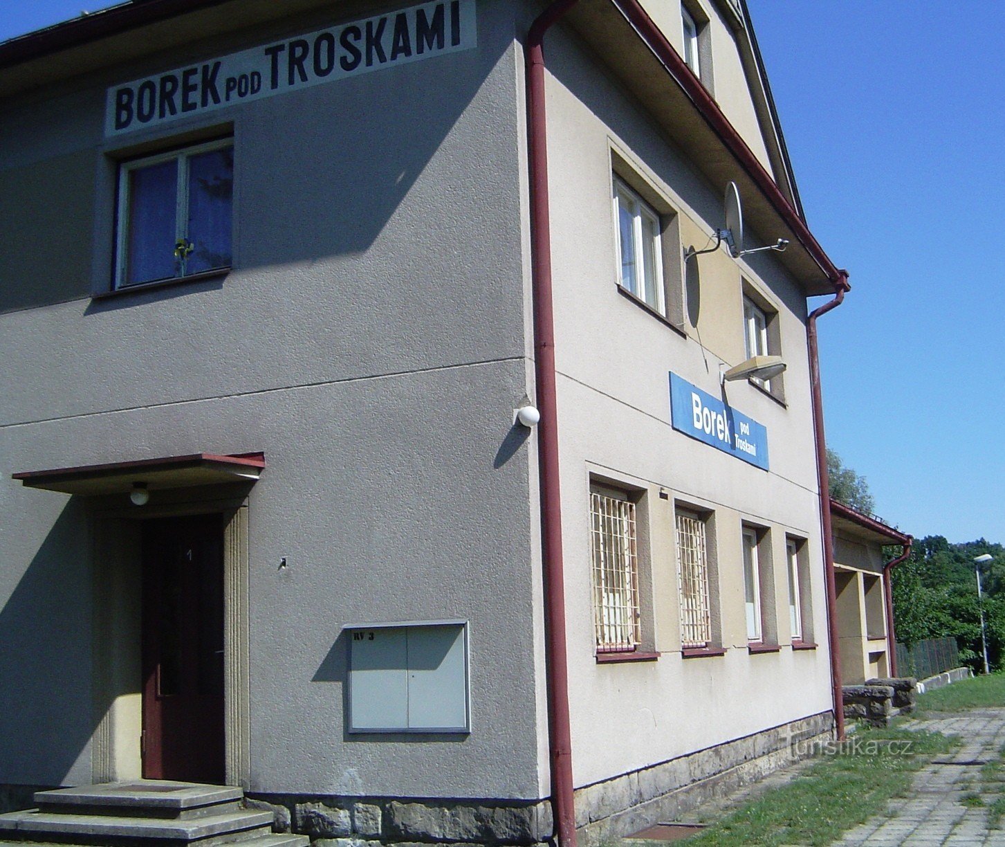 Borek pod Troskami - žal. postaja