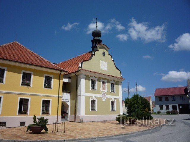 Borovany, Rathaus auf dem Platz