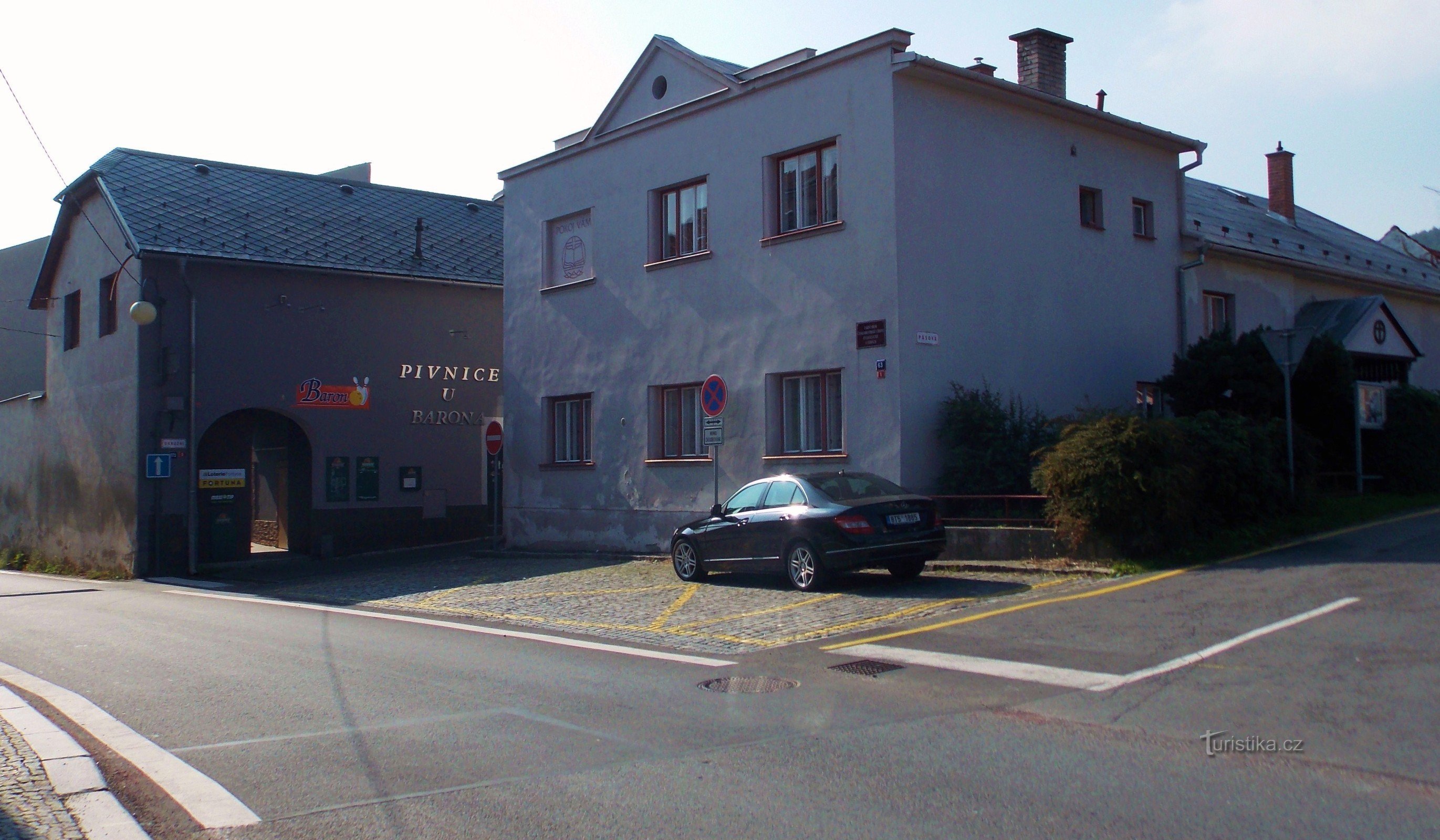 Bowling Bar și Pivnice U Barona din Odary