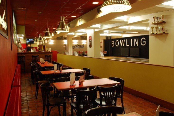 Bar de bowling pe strada Koněvova