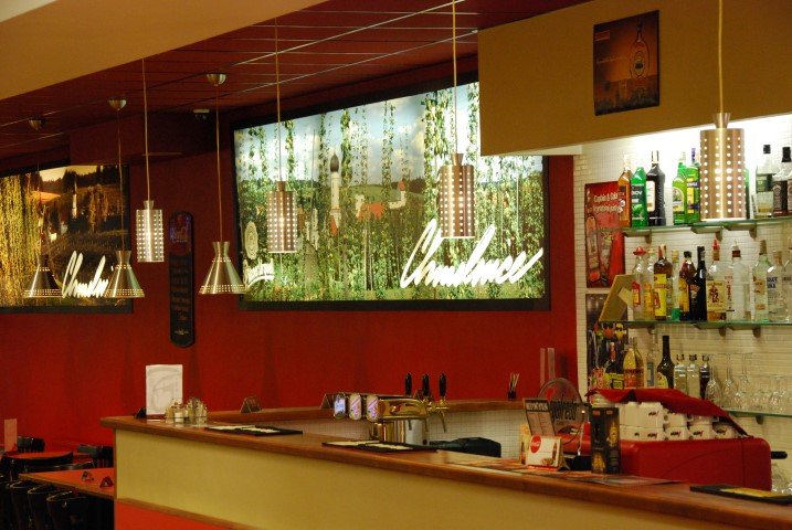 Bowling-Bar in der Koněvova-Straße