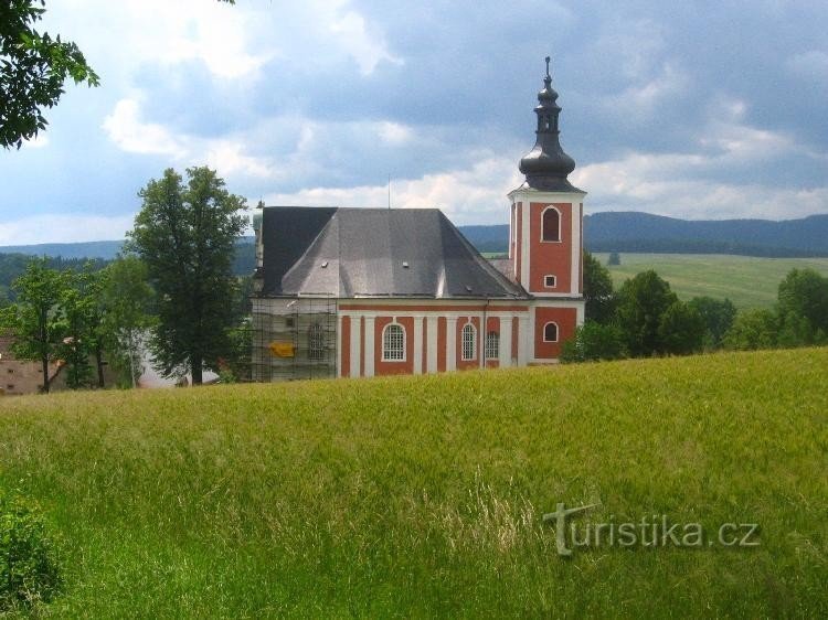 Božanov - iglesia de Santa María Magdalena