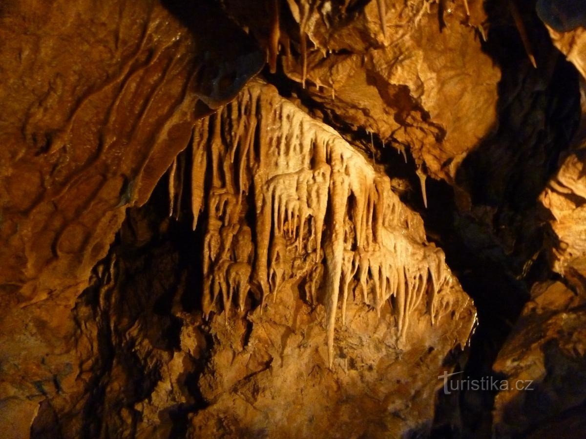 Σπήλαια δολομίτη Bozkovsk - ομορφιά που πρέπει να δείτε!