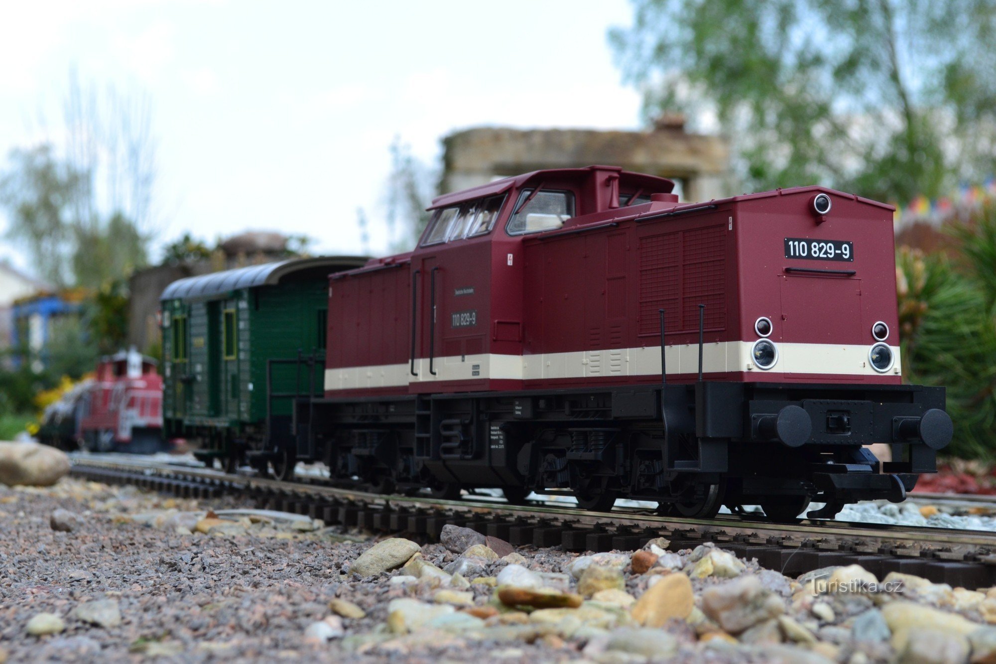 BR 110 und Postwagen