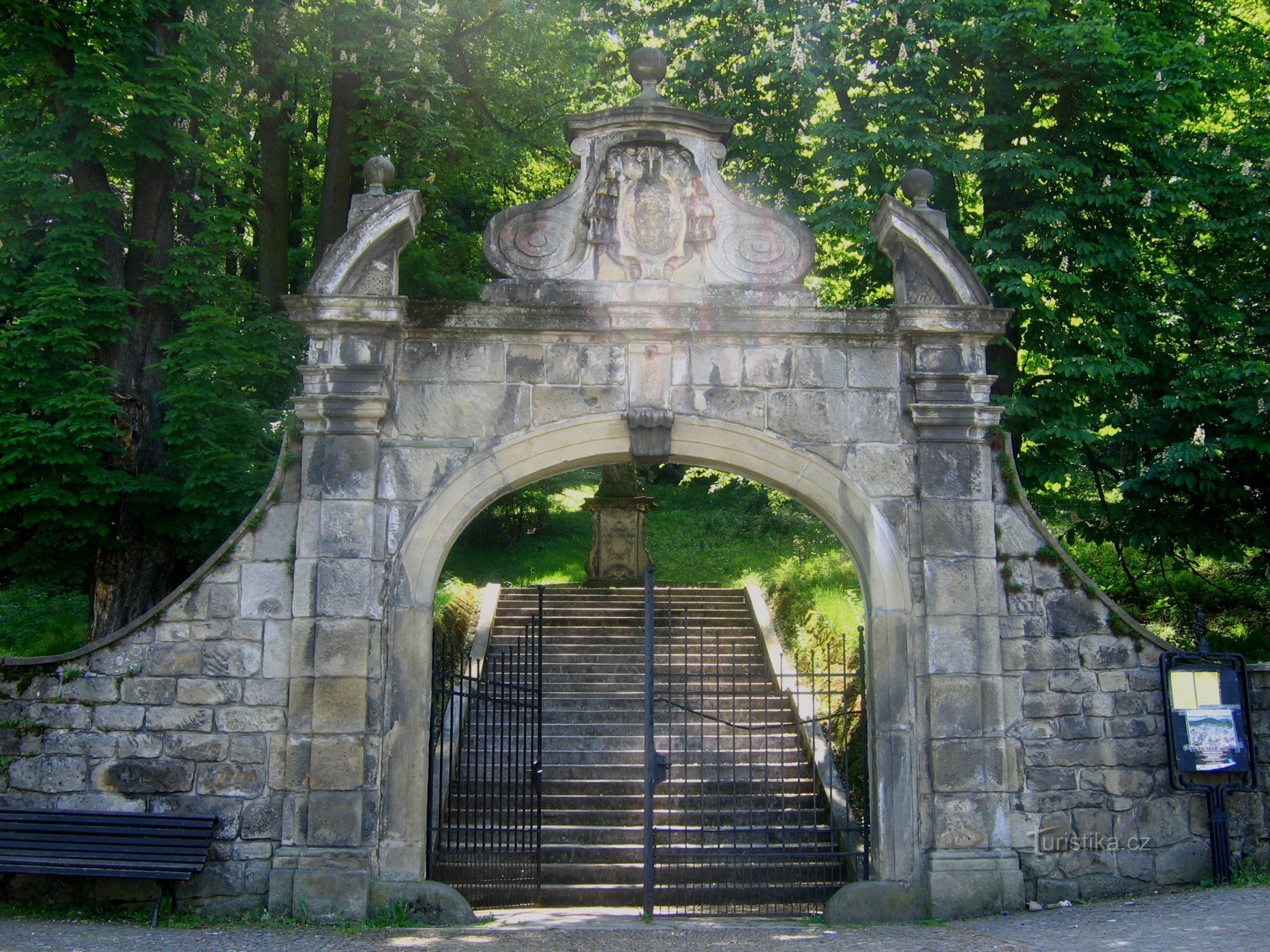 Puerta de entrada al campo