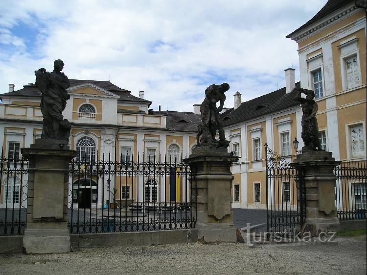 Puerta al castillo