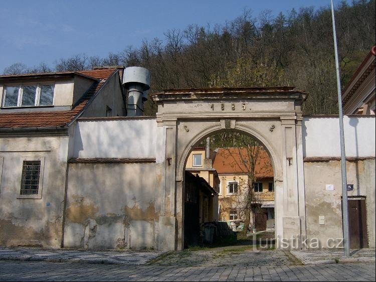 Portão da Herdade: Portão da Herdade na Rua Zbraslavská