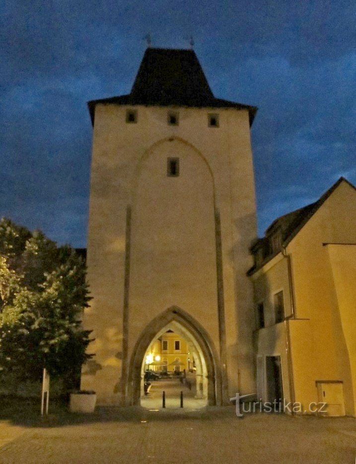 poort gezien vanuit Praag