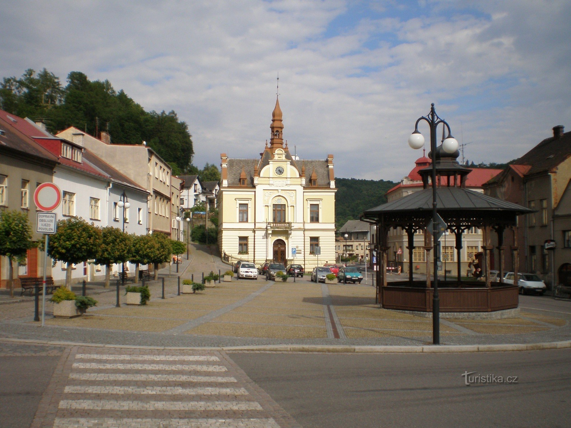 Brandýs nad Orlicí - piazza con il municipio