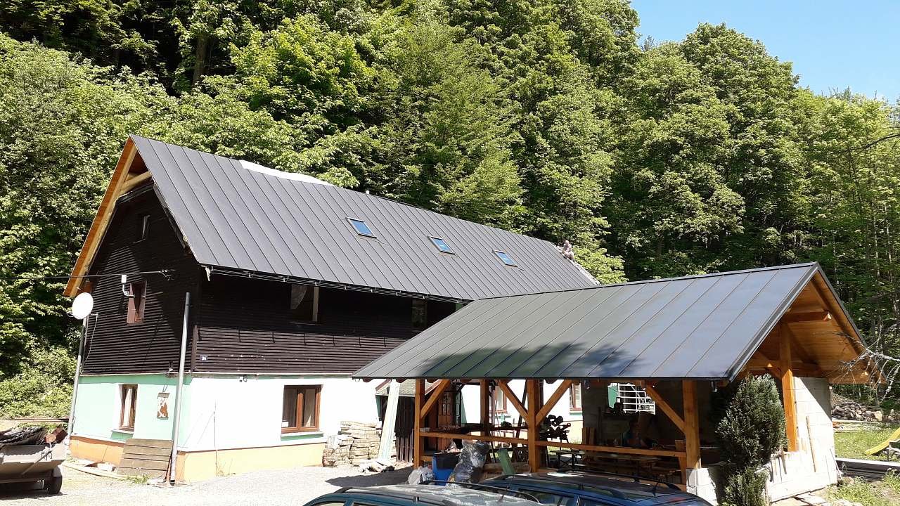 Branník - 新屋顶和凉棚