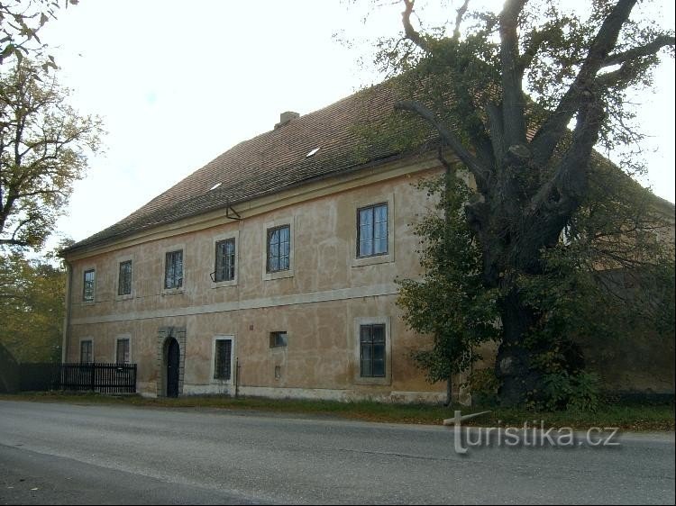 Braškov - Toskánka: Originalmente um pavilhão de caça do início do século XVII. pertencente à duquesa