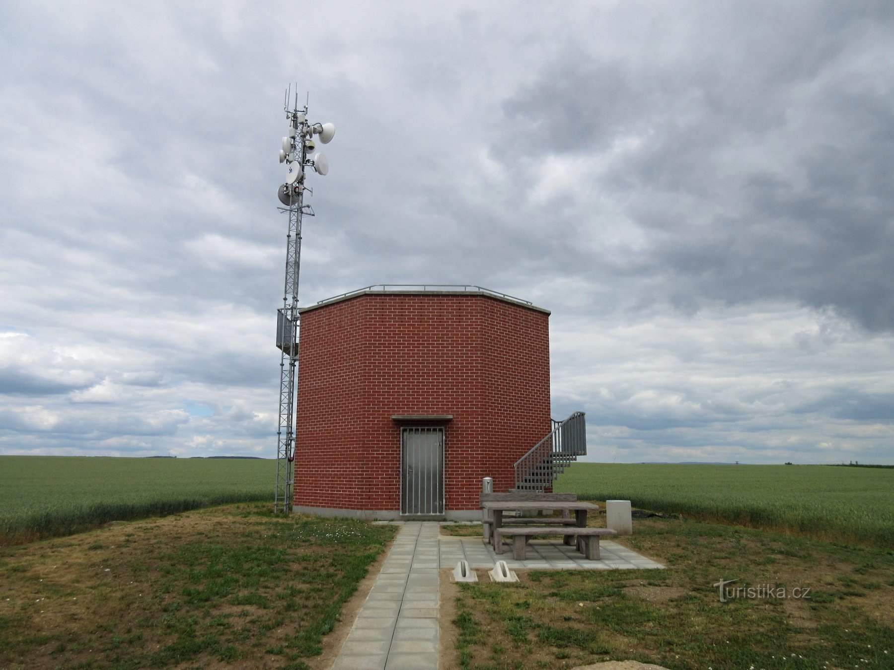 Bratčice – torre de vigia e cervejaria