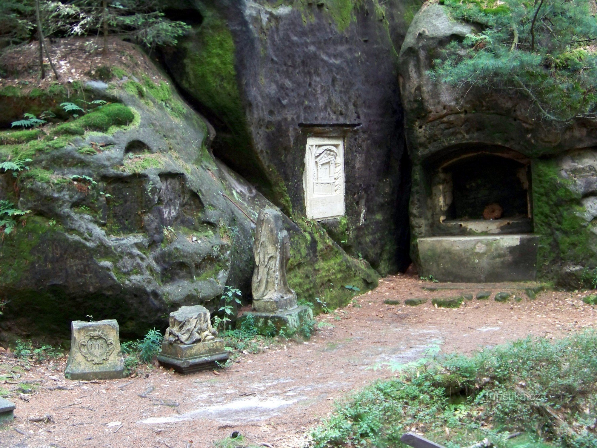 Fraternal Altar 2008