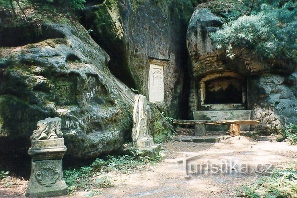 Αδελφικός Βωμός