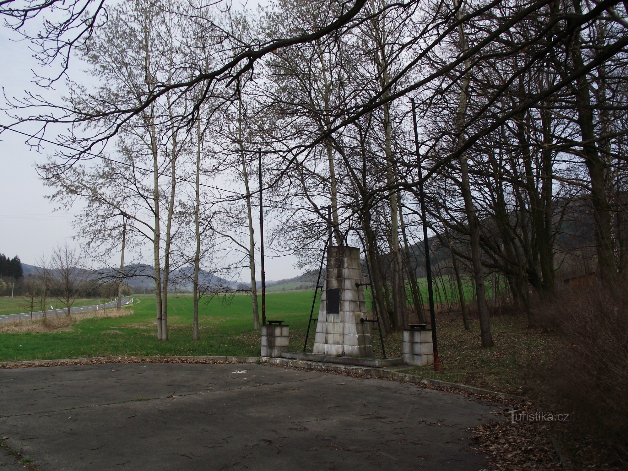 Bratrušov – Memorial to victims of WWII. World War II at the Bratrušovsk shooting range