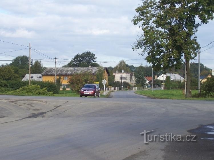 Bravantice: Crossroads in the village, direction Bílovec left, Ostrava left, straight road to Olbramice