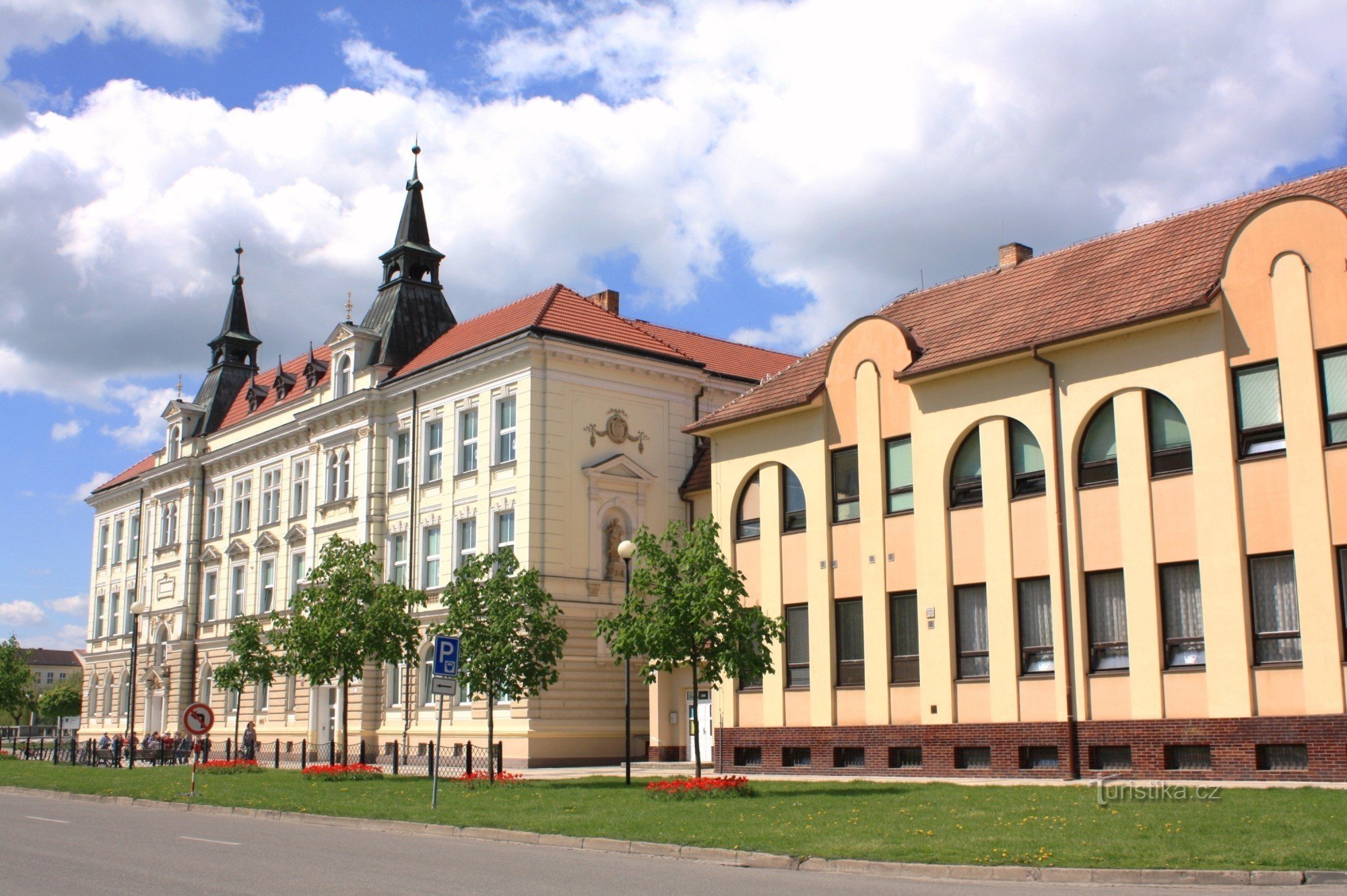 Břeclav - Gelbe Schule