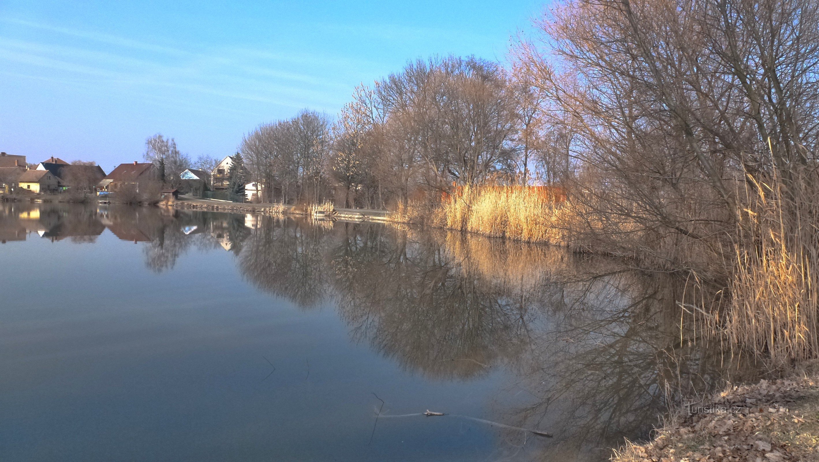 the bank winds around the gardens on one side