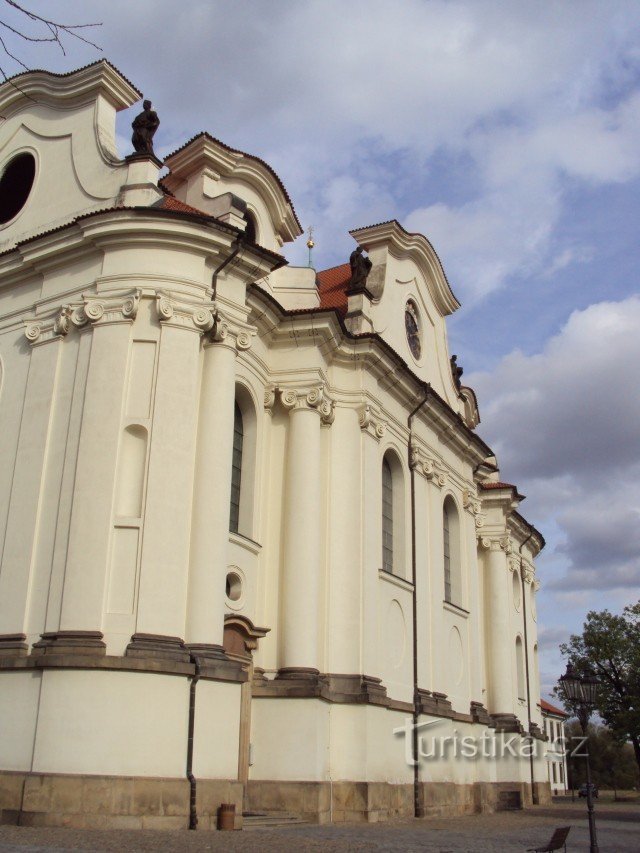 Samostan Břevnov - prvi moški samostan na Češkem