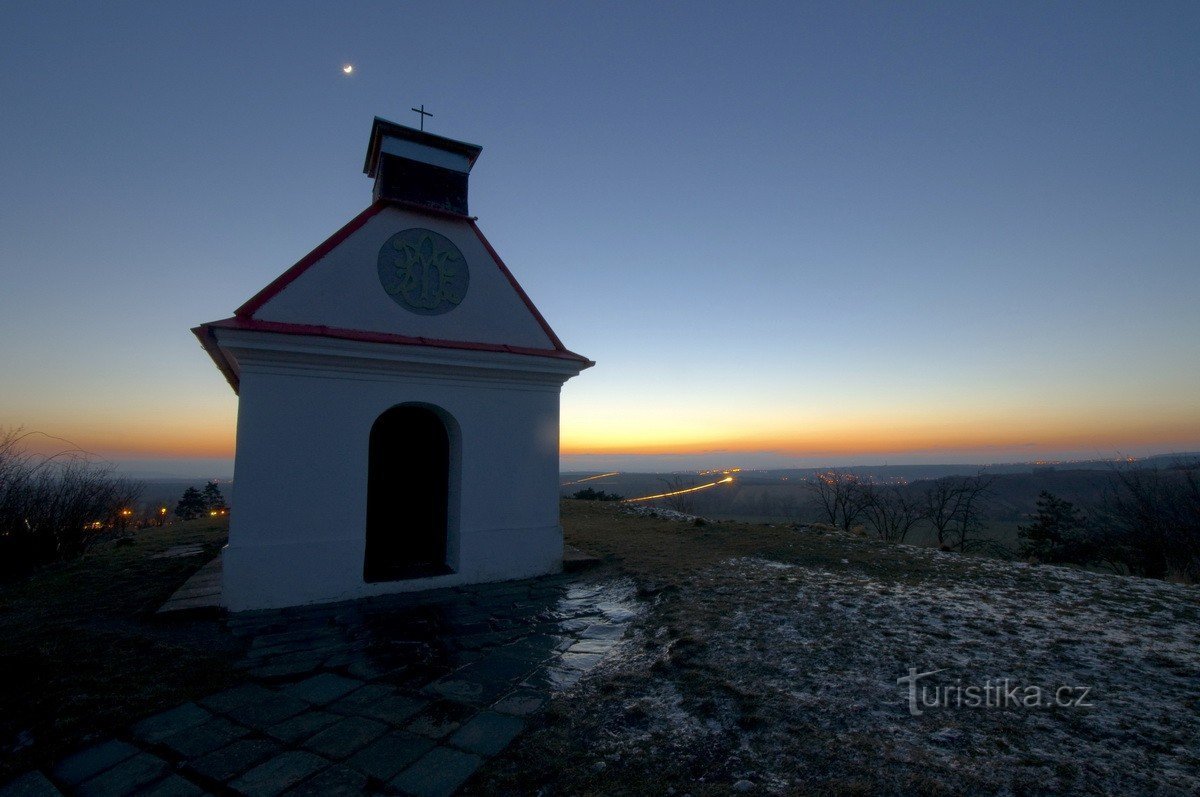 březen 2014