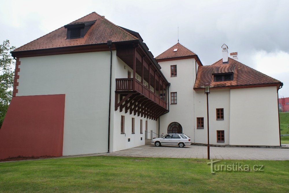 Březí bij Týn nad Vltavou - kasteel Vysoký Hrádek (Temelín)