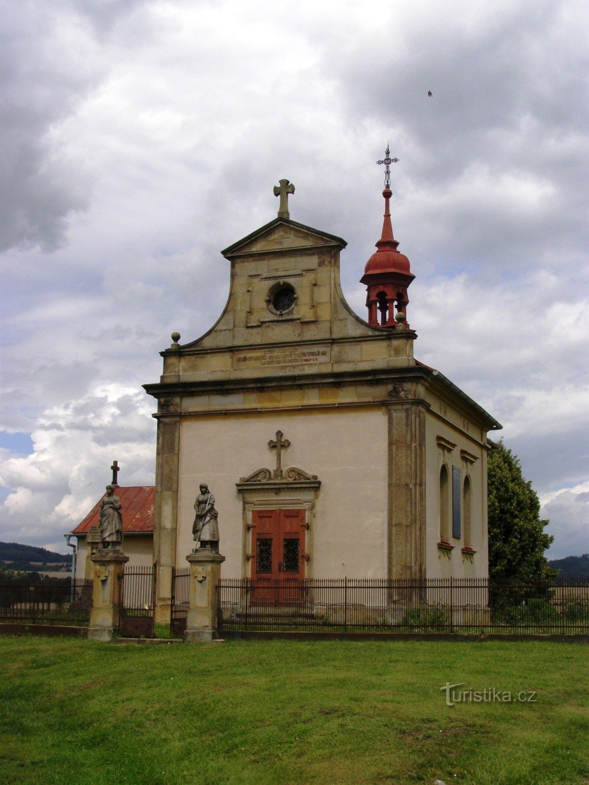 березень. каплиця