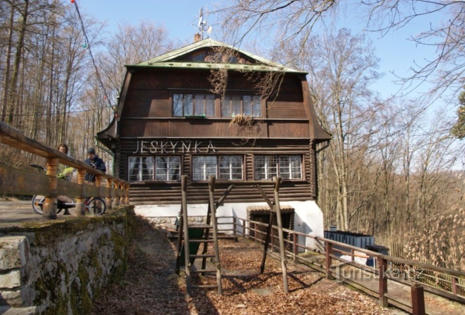 Březina (Peșterile Luká, Javoříčské) – cabana Jeskyňka
