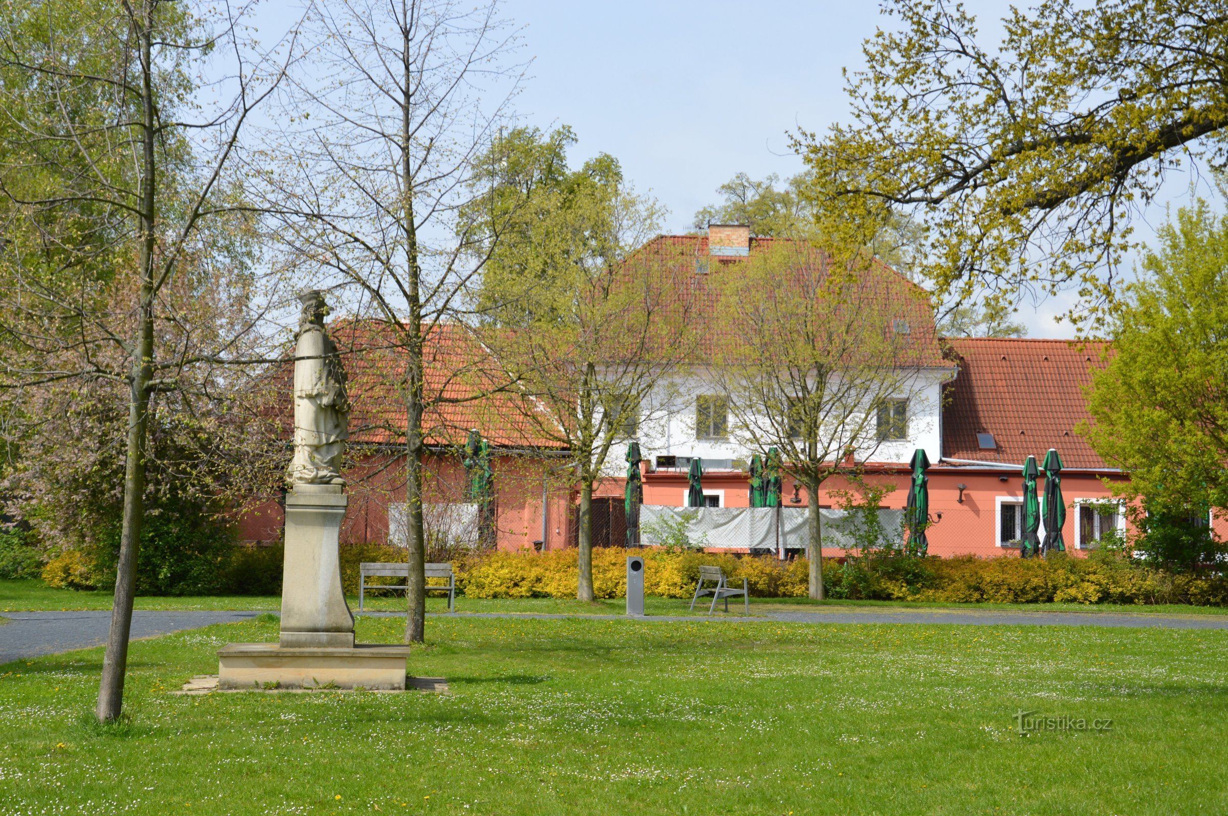 Březiněves, Park auf dem Stadtplatz