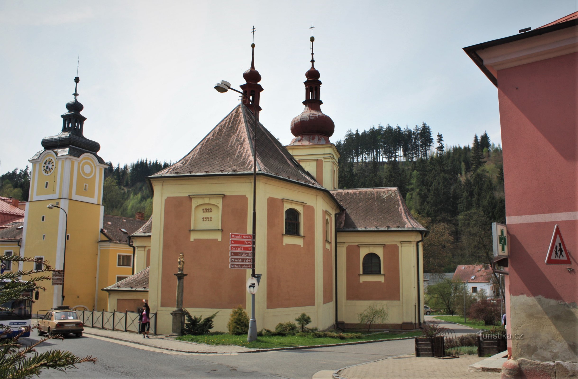 Březová nad Svitavou - 市政厅和圣彼得教堂巴塞洛缪