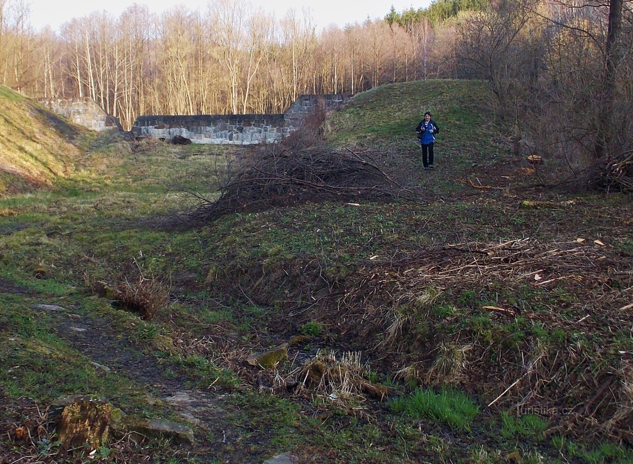 Březůvky - Wehr und Teich