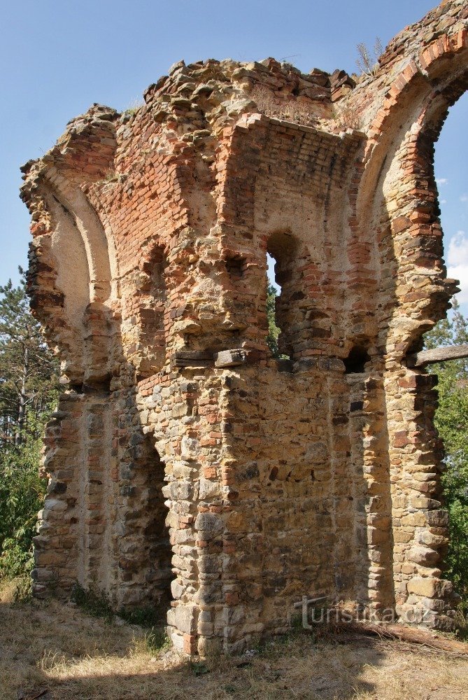 Bříství - capilla de la Ascensión de St. Cruces en Břístevská hóra