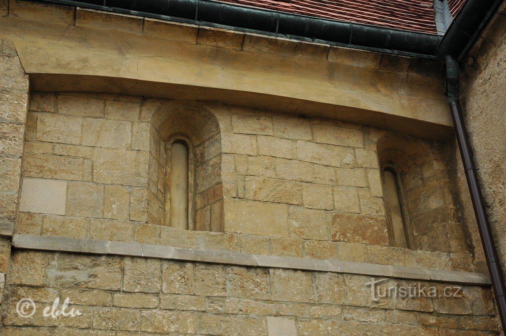 Bříství - Iglesia del Hallazgo de la Santa Cruz