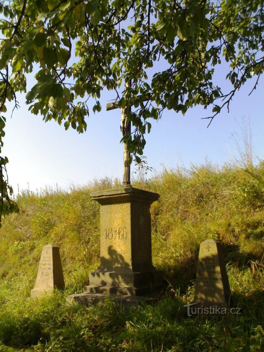 Березки - памятники на могилах битвы 1866 г.