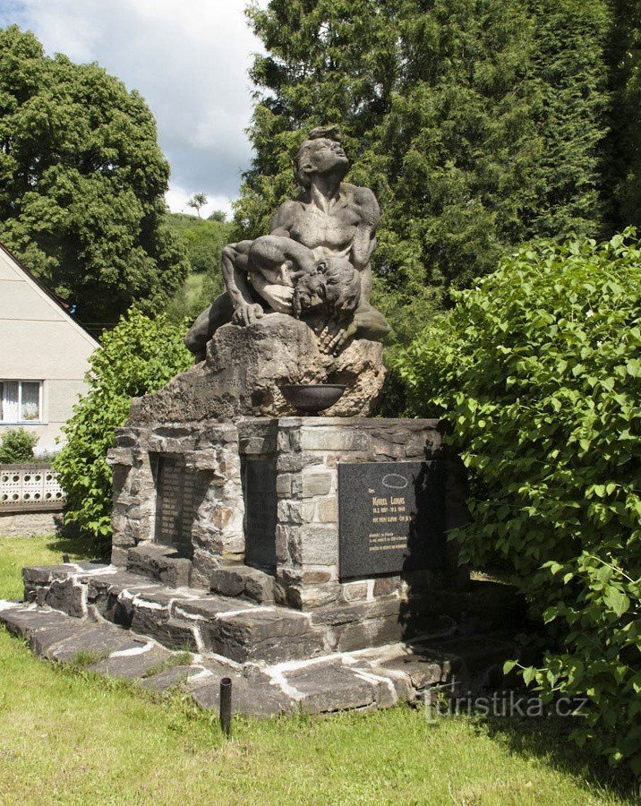 Brníčko - monumento a los caídos