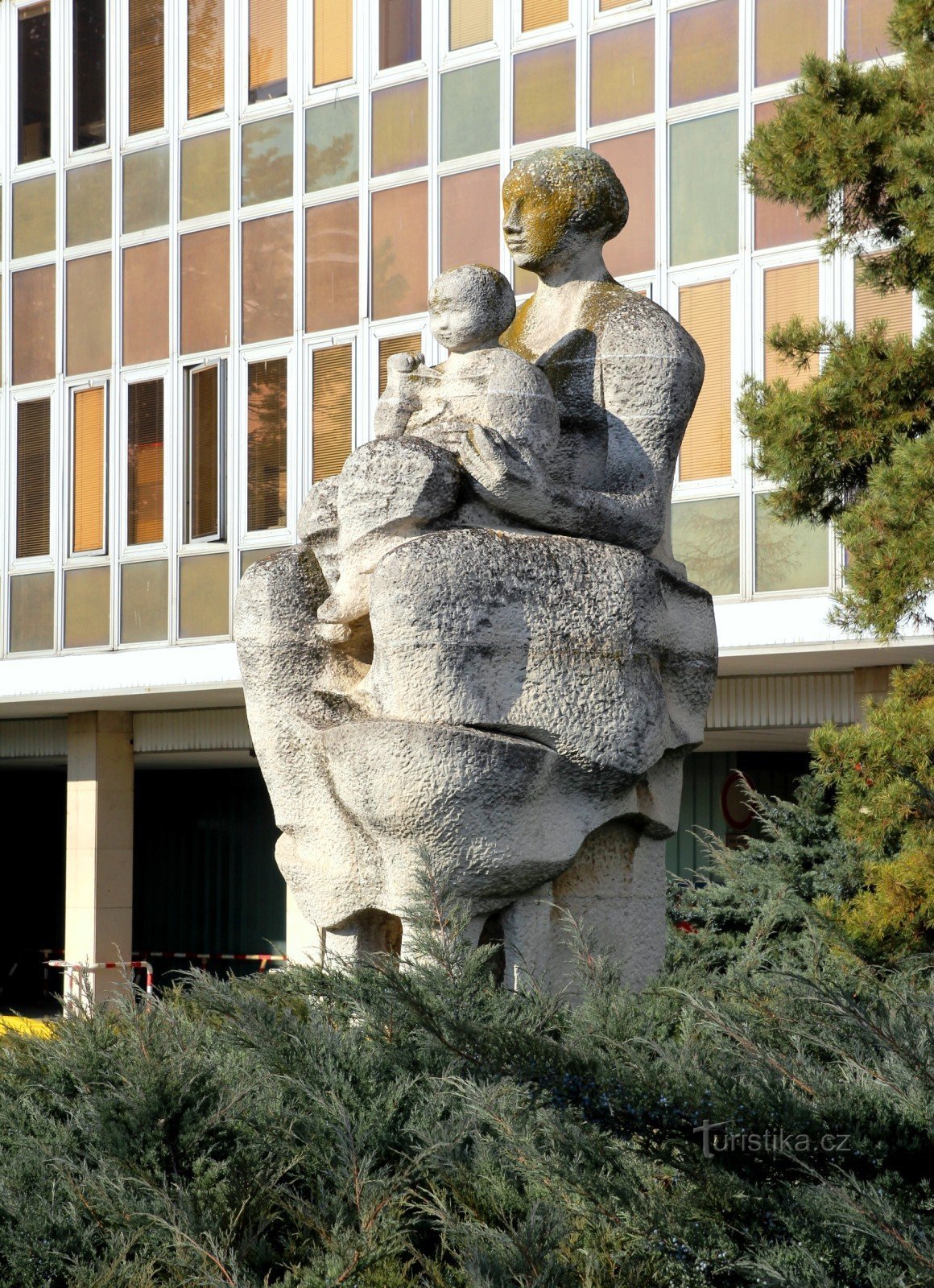 Brno-Bohunice - Motherhood statue