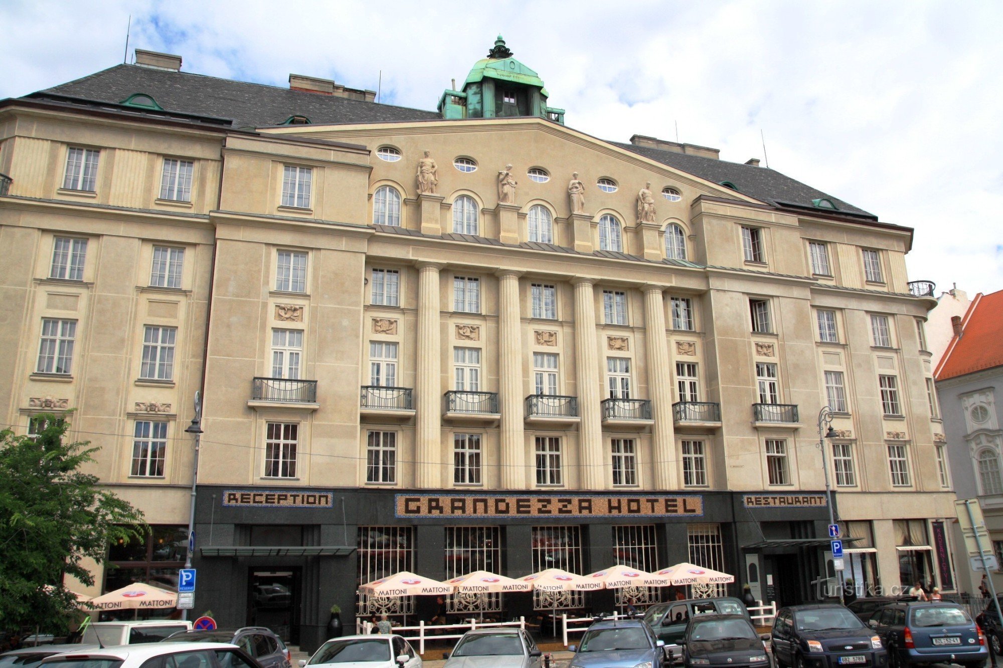 Brno - Cyrilometodejská zálažna trước đây, ngày nay là khách sạn Grandezza. Mặt tiền của tòa nhà po