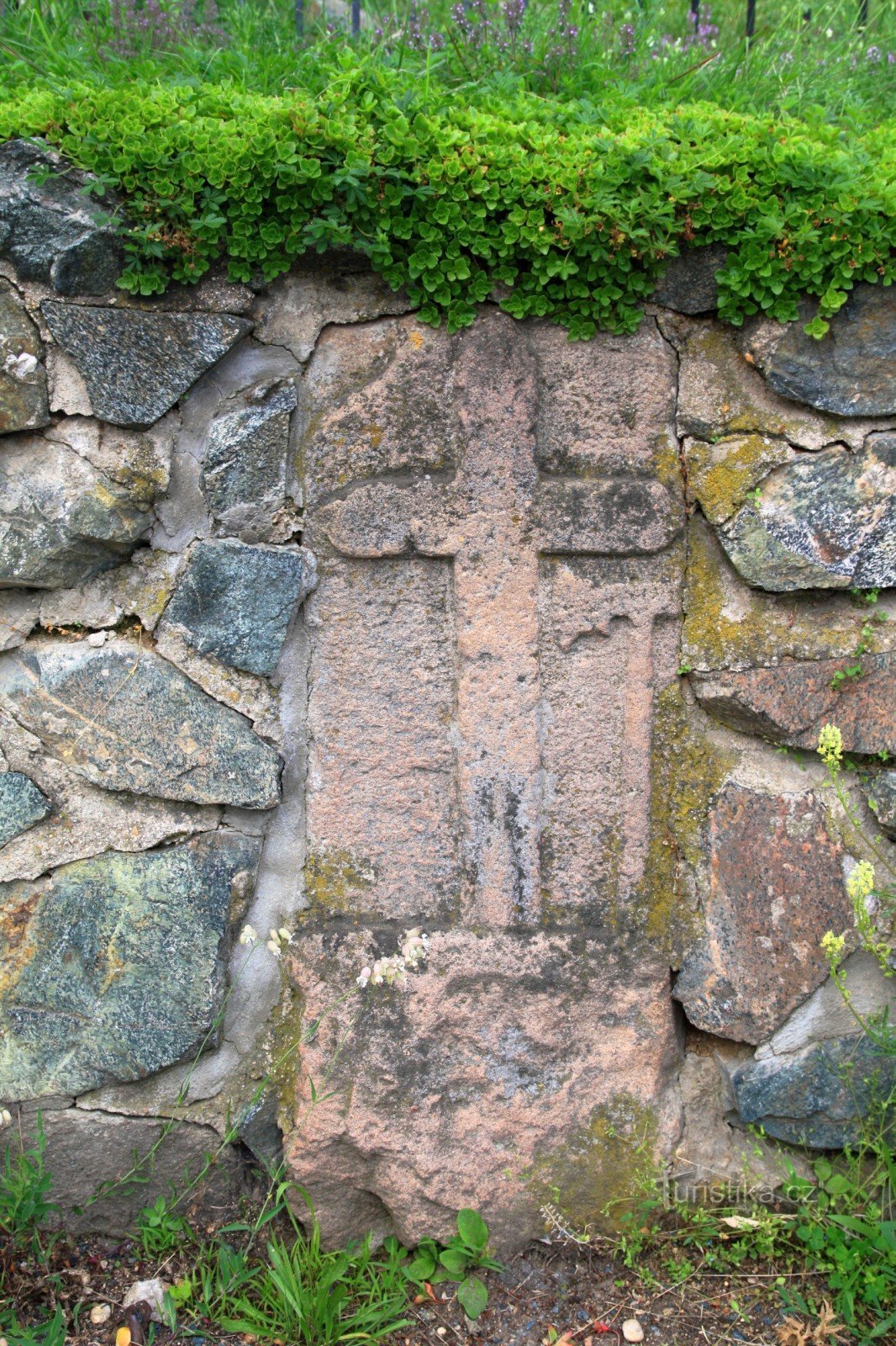 Brno-Kníničky - cross stone