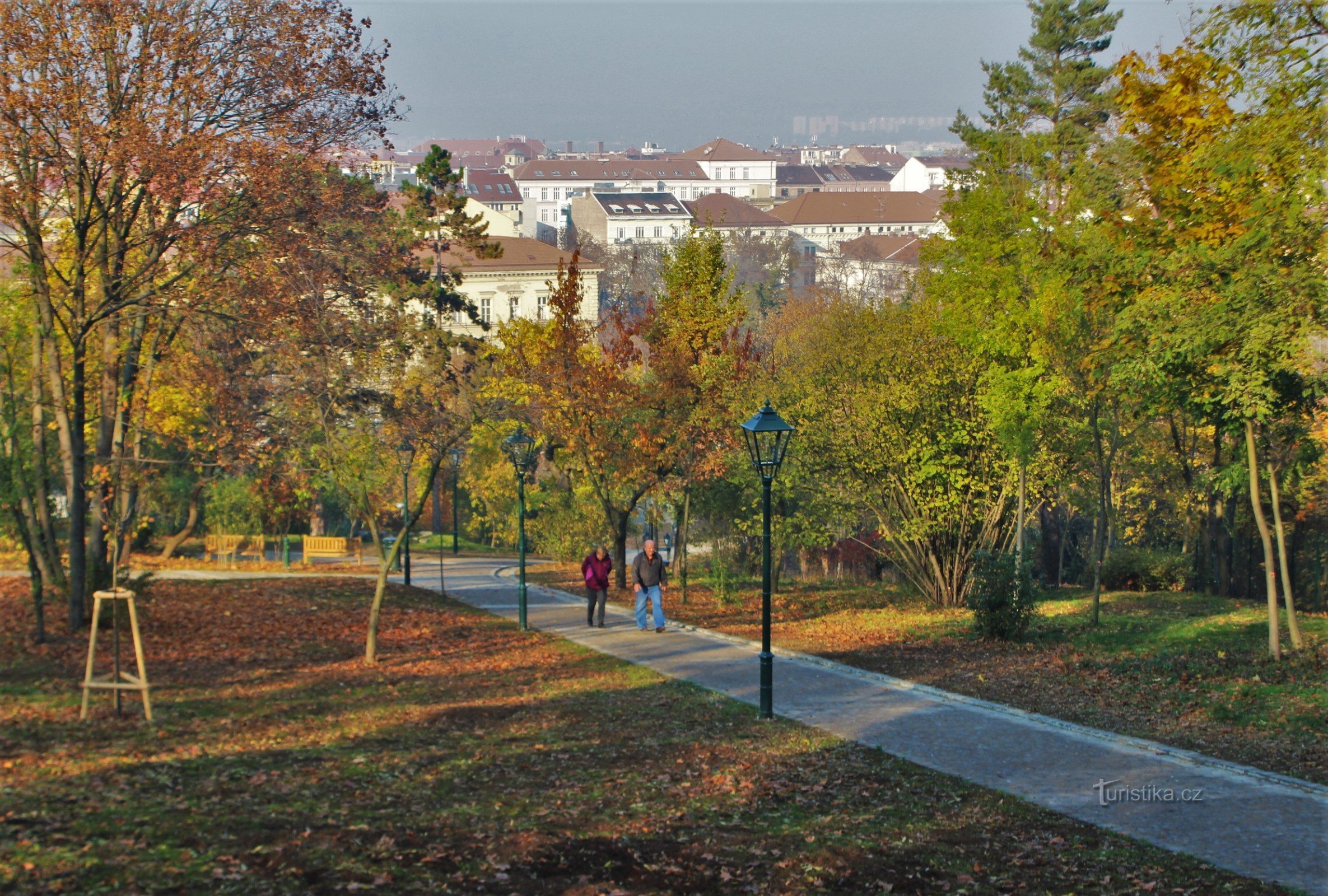 Brno-park Špilberk - pohjoinen sisääntulotie