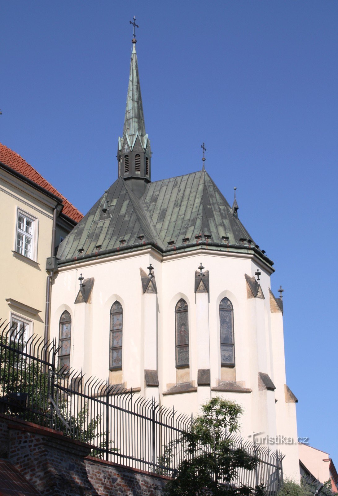 Brno-Petrov - Szent István kápolna. Kereszt és Szűz Mária