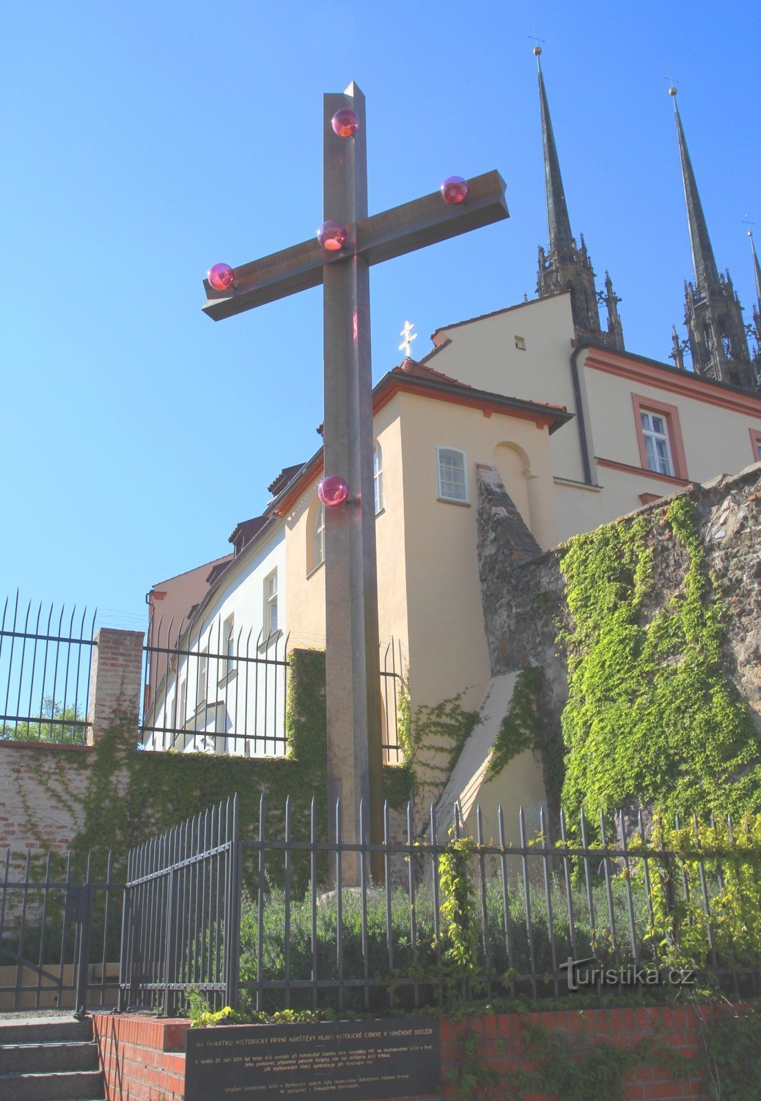 Brno-Petrov - Kreuz vom Besuch des Heiligen Vaters