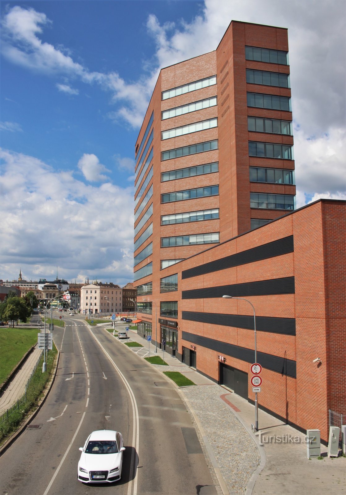 Brno - budynek wielofunkcyjny Dorn