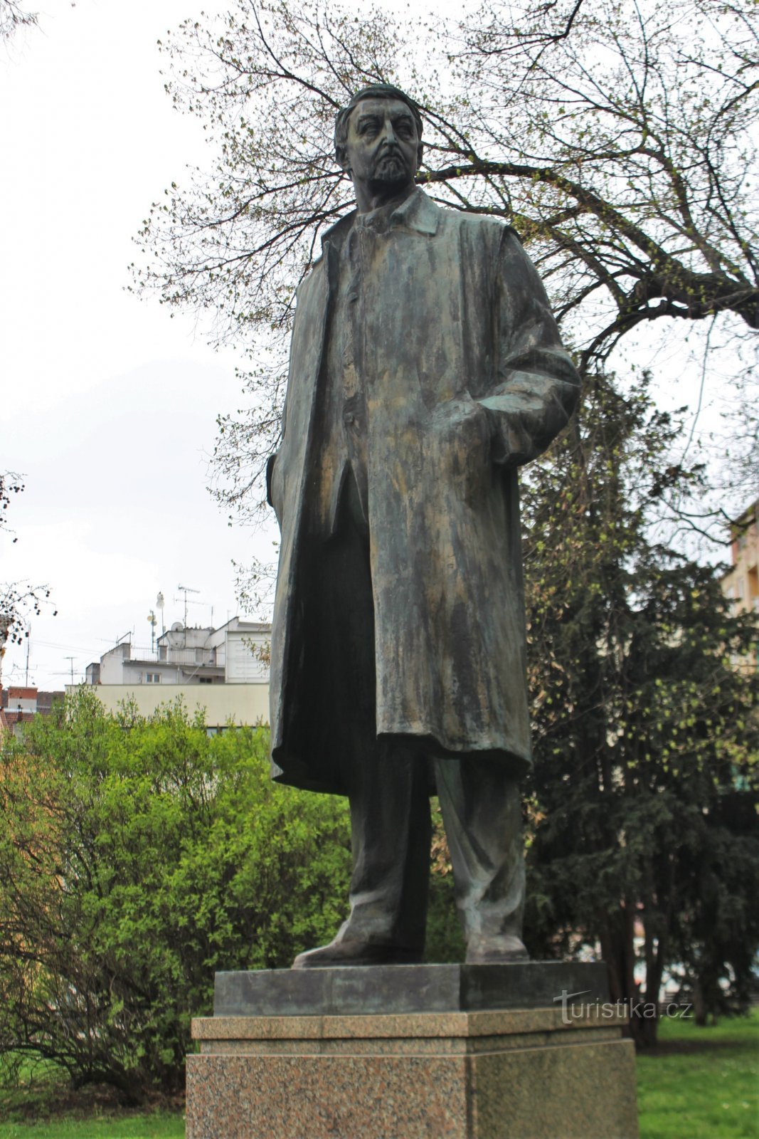 Brno - standbeeld van Jiří Mahen