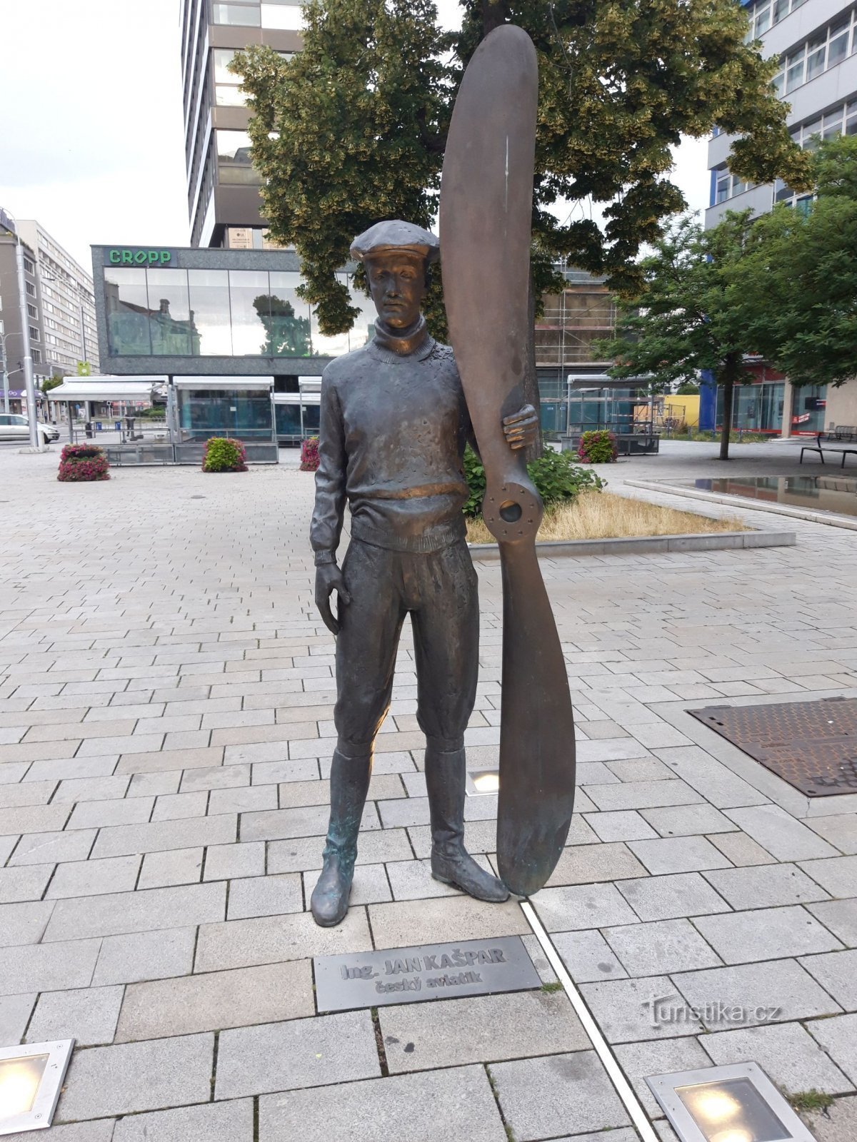 Estatua de bronce de Jan Kašpar en Pardubice